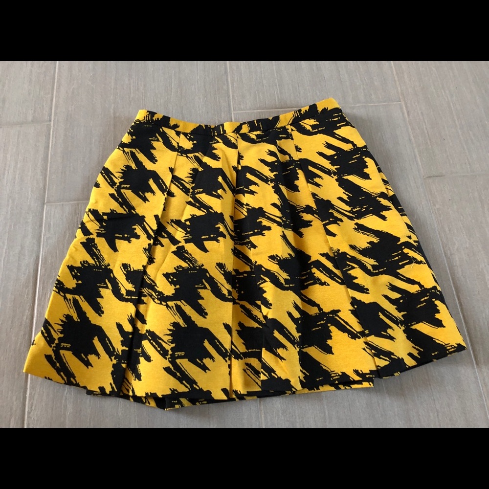 Club Monaco pleated mini skirt